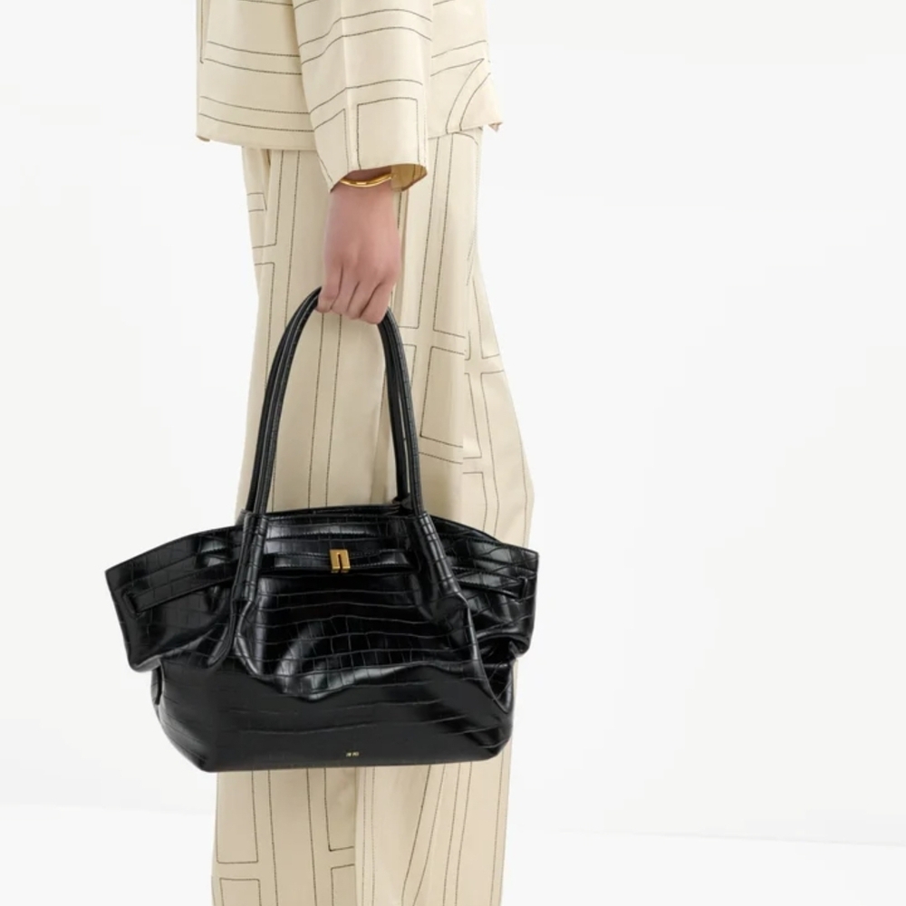 Elegant Vintage Black Leather Croc-Embossed Women's Tote Bag